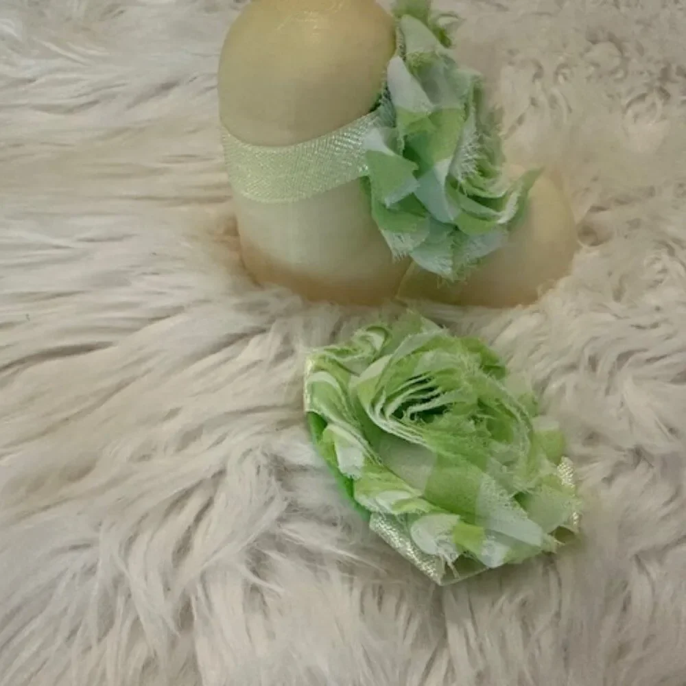 Lime Green Plaid Newborn Shabby Barefoot Sandals    NBS130  Handmade NWT Boutiqu